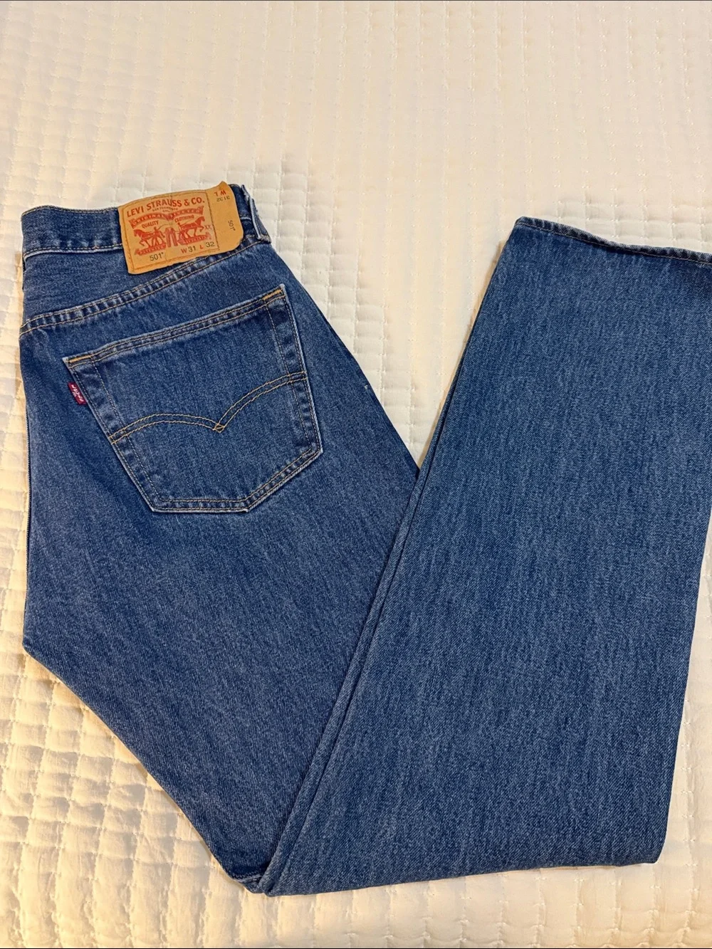 Levi's Straight-Leg Denim Jeans in Medium Blue. 501.  31x32